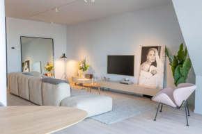 The Loft - Full Sea View - use of hotels Sauna and Pool